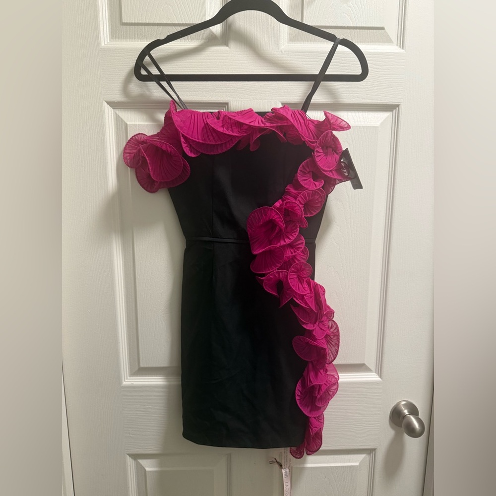 Ieena for Mac Duggal - 49642 - Black Mini Dress w/ Pink Ruffles - NWT - Size 2 - Picture 4 of 7